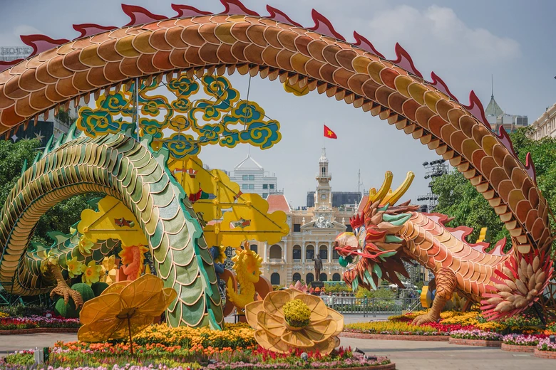 Đường hoa Nguyễn Huệ đẹp rực rỡ trước giờ đ&oacute;n kh&aacute;ch du xu&acirc;n- Ảnh 3.