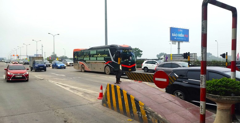 H&igrave;nh ảnh giao th&ocirc;ng ở hai trạm thu ph&iacute; cửa ng&otilde; Thủ đ&ocirc; chiều cuối trước nghỉ Tết- Ảnh 3.