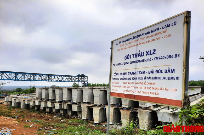 Tất bật thi c&ocirc;ng cao tốc Vạn Ninh - Cam Lộ những ng&agrave;y gi&aacute;p Tết- Ảnh 11.