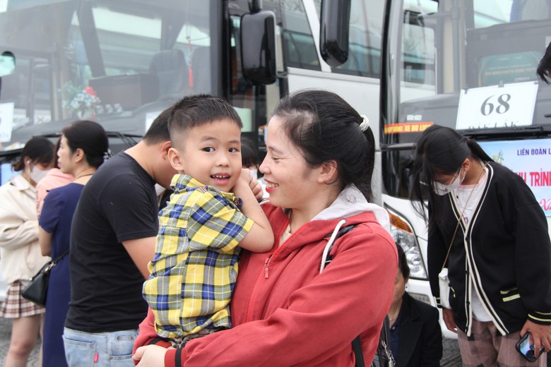 C&ocirc;ng nh&acirc;n Đ&agrave; Nẵng tiết kiệm tiền triệu nhờ về Tết bằng chuyến xe C&ocirc;ng đo&agrave;n- Ảnh 5.