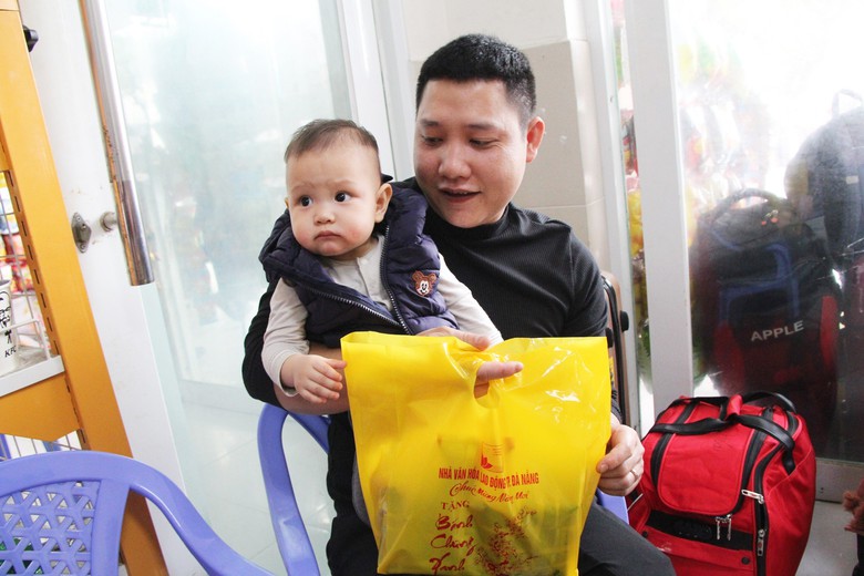 C&ocirc;ng nh&acirc;n Đ&agrave; Nẵng tiết kiệm tiền triệu nhờ về Tết bằng chuyến xe C&ocirc;ng đo&agrave;n- Ảnh 6.