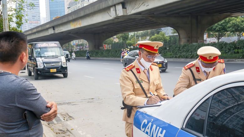 Loạt t&agrave;i xế ngậm ng&ugrave;i nộp phạt lỗi bắt kh&aacute;ch tuỳ tiện ng&agrave;y cận Tết- Ảnh 6.