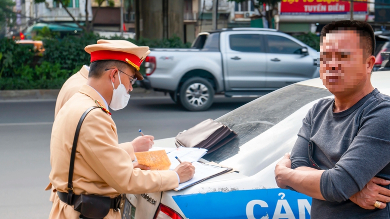 Loạt t&agrave;i xế ngậm ng&ugrave;i nộp phạt lỗi bắt kh&aacute;ch tuỳ tiện ng&agrave;y cận Tết- Ảnh 5.