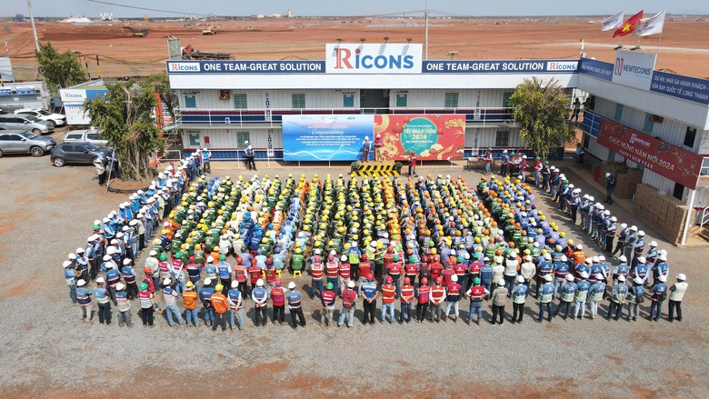 Trên 1.000 nhân lực thi công sân bay Long Thành xuyên Tết- Ảnh 3. Trên 1.000 nhân lực thi công sân bay Long Thành xuyên Tết- Ảnh 3.