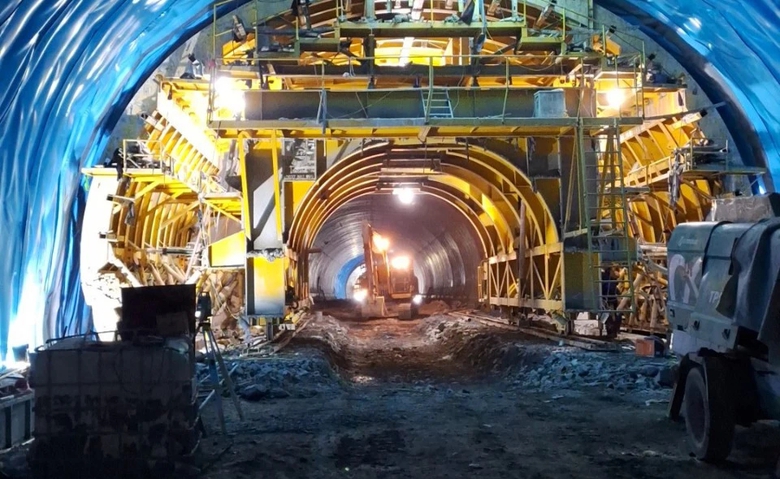 Tết kh&ocirc;ng nghỉ tr&ecirc;n c&ocirc;ng trường cao tốc Diễn Ch&acirc;u - B&atilde;i Vọt- Ảnh 2.