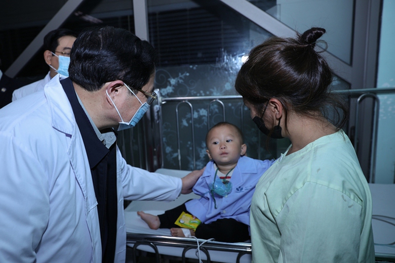 Thủ tướng x&uacute;c động, chia sẻ với c&aacute;c b&aacute;c sĩ bệnh nh&acirc;n phải l&agrave;m việc, điều trị xuy&ecirc;n Tết - Ảnh 7.