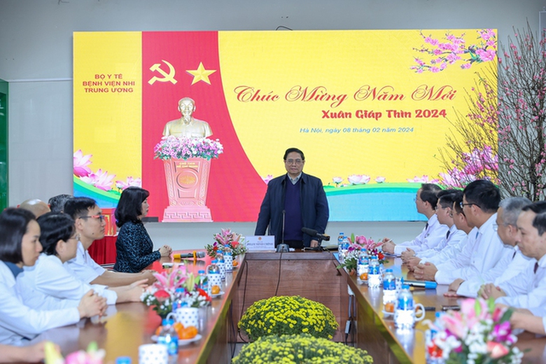 Thủ tướng x&uacute;c động, chia sẻ với c&aacute;c b&aacute;c sĩ bệnh nh&acirc;n phải l&agrave;m việc, điều trị xuy&ecirc;n Tết - Ảnh 10.