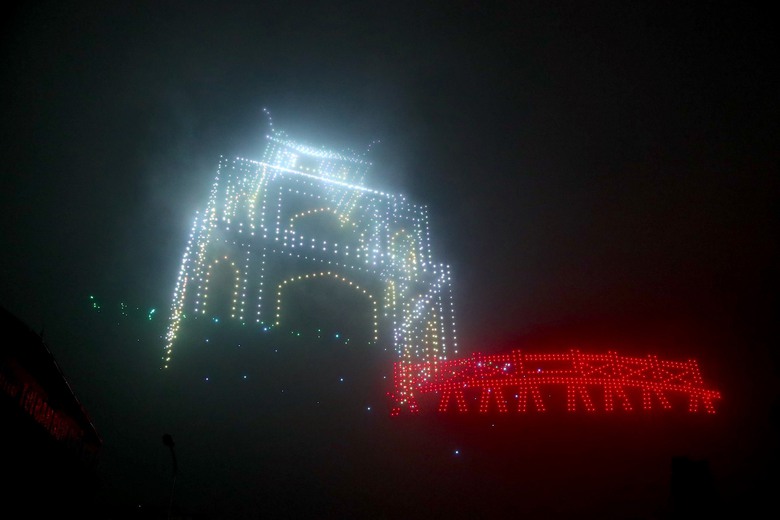 M&atilde;n nh&atilde;n m&agrave;n tổng duyệt m&aacute;y bay kh&ocirc;ng người l&aacute;i vẽ biểu tượng Thủ đ&ocirc;- Ảnh 9.