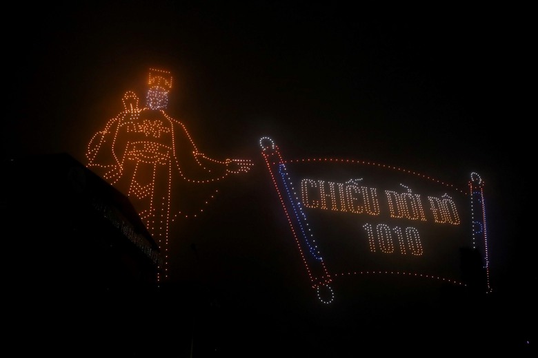 M&atilde;n nh&atilde;n m&agrave;n tổng duyệt m&aacute;y bay kh&ocirc;ng người l&aacute;i vẽ biểu tượng Thủ đ&ocirc;- Ảnh 6.