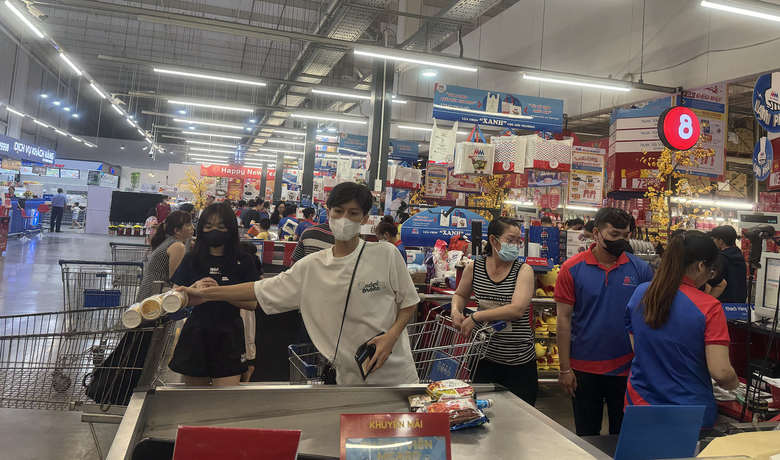 Nhộn nhịp mua sắm ng&agrave;y 30 Tết- Ảnh 3.