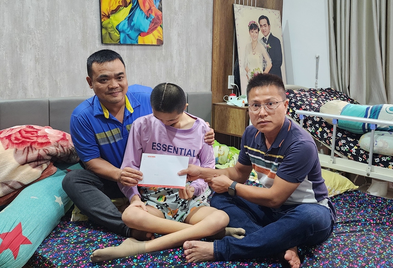 Bạn đọc B&aacute;o Giao th&ocirc;ng hỗ trợ nữ sinh sống thực vật sau tai nạn giao th&ocirc;ng- Ảnh 1.