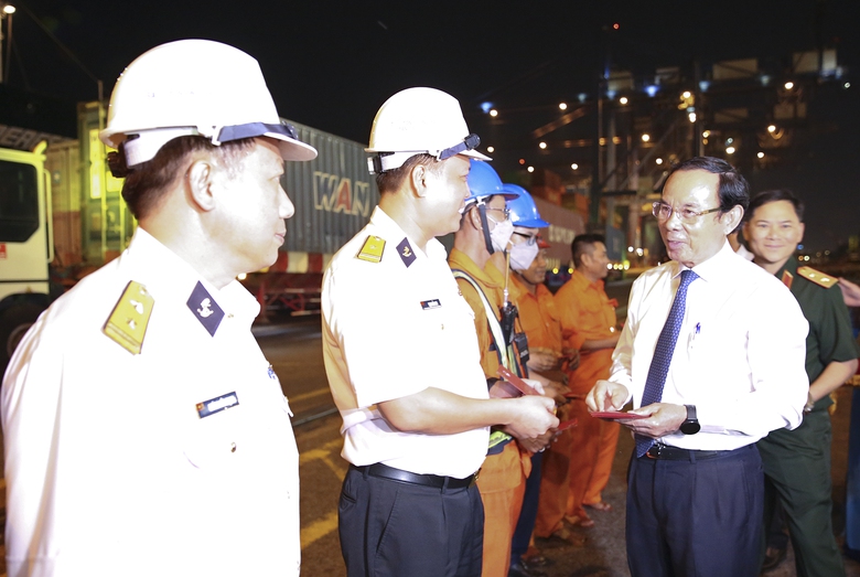 Tổng công ty Tân Cảng Sài Gòn phát lệnh làm hàng đầu xuân Giáp Thìn 2024- Ảnh 3. Tổng công ty Tân Cảng Sài Gòn phát lệnh làm hàng đầu xuân Giáp Thìn 2024- Ảnh 3.