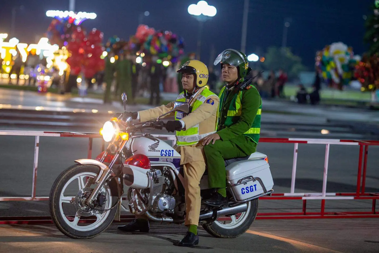 C&ocirc;ng an H&ograve;a B&igrave;nh triển khai nhiều giải ph&aacute;p cấp b&aacute;ch nhằm đảm bảo an to&agrave;n giao th&ocirc;ng- Ảnh 3.