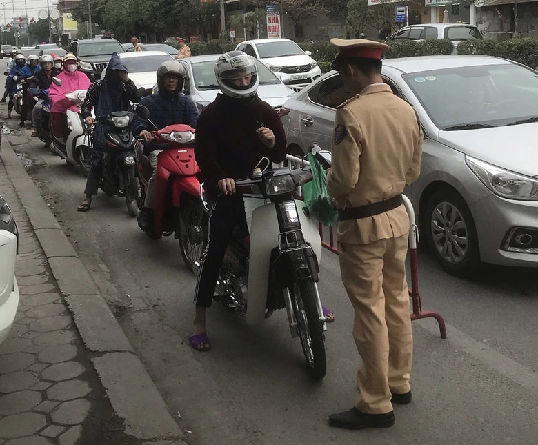 Quyết ngăn tài xế Quyết ngăn tài xế