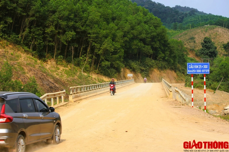 Tuyến nối 2 nh&aacute;nh đường Hồ Ch&iacute; Minh ở Quảng Trị đang thi c&ocirc;ng thế n&agrave;o?- Ảnh 3.