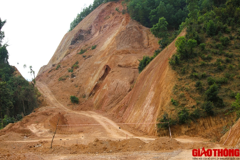 Tuyến nối 2 nh&aacute;nh đường Hồ Ch&iacute; Minh ở Quảng Trị đang thi c&ocirc;ng thế n&agrave;o?- Ảnh 10.