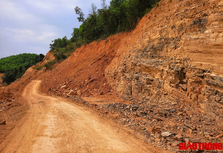Tuyến nối 2 nh&aacute;nh đường Hồ Ch&iacute; Minh ở Quảng Trị đang thi c&ocirc;ng thế n&agrave;o?- Ảnh 12.