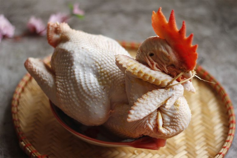 Luộc g&agrave; c&aacute;nh ti&ecirc;n dũng m&atilde;nh, đẹp mắt si&ecirc;u chuẩn ng&agrave;y Tết kh&ocirc;ng kh&oacute; nếu biết điều n&agrave;y- Ảnh 2.