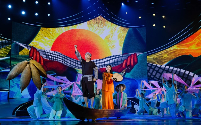 Sự kết hợp giữa NSƯT Kim Tử Long v&agrave; Phương Mỹ Chi tạo n&ecirc;n phần tr&igrave;nh diễn m&atilde;n nh&atilde;n, gi&agrave;u cảm x&uacute;c của 