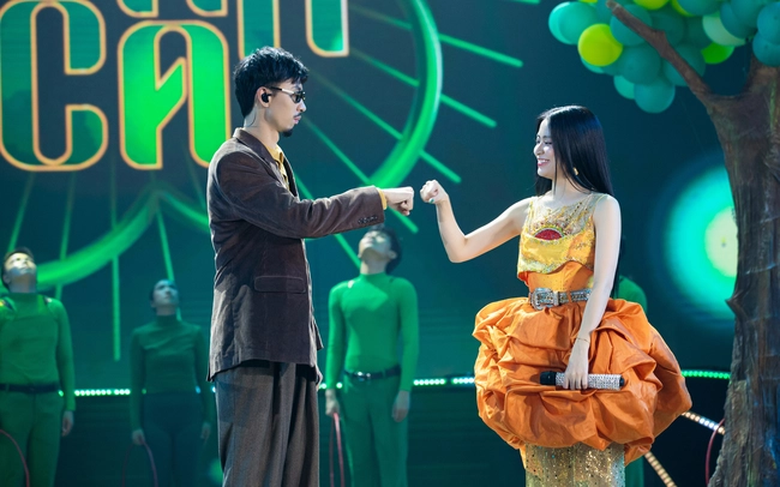 Cặp đ&ocirc;i tin đồn Ho&agrave;ng Th&ugrave;y Linh v&agrave; Đen V&acirc;u trịnh diễn tiết mục 