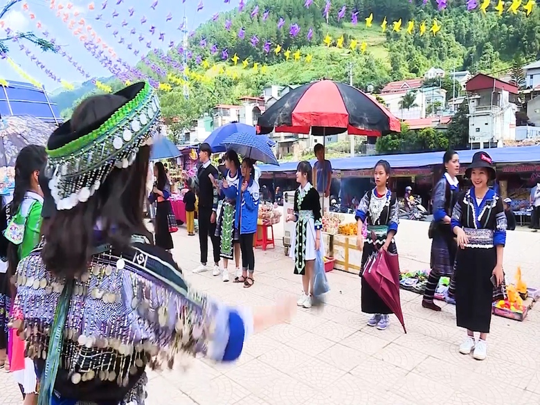 Phong tục độc đ&aacute;o ở nơi cứ đến Tết l&agrave; đ&agrave;n &ocirc;ng qu&eacute;t nh&agrave;- Ảnh 6.