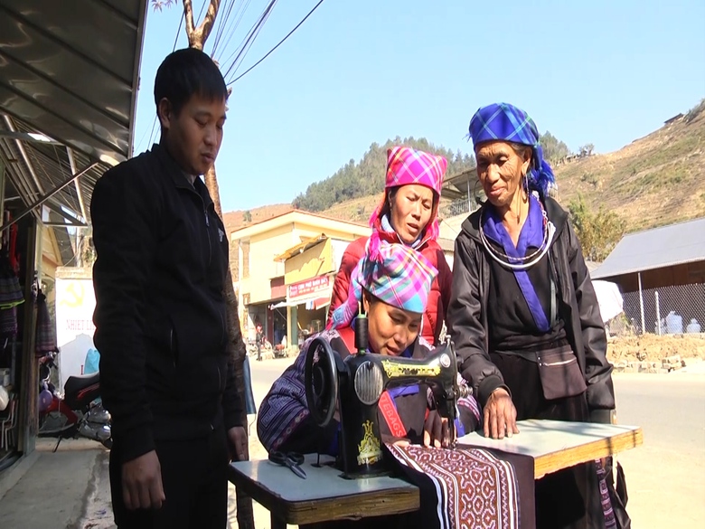 Phong tục độc đ&aacute;o ở nơi cứ đến Tết l&agrave; đ&agrave;n &ocirc;ng qu&eacute;t nh&agrave;- Ảnh 3.