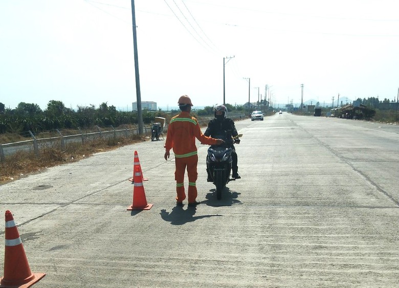 Người người về qu&ecirc;, nh&acirc;n vi&ecirc;n tuần đường vẫn cần mẫn ng&agrave;y đ&ecirc;m tr&ecirc;n cao tốc- Ảnh 2.