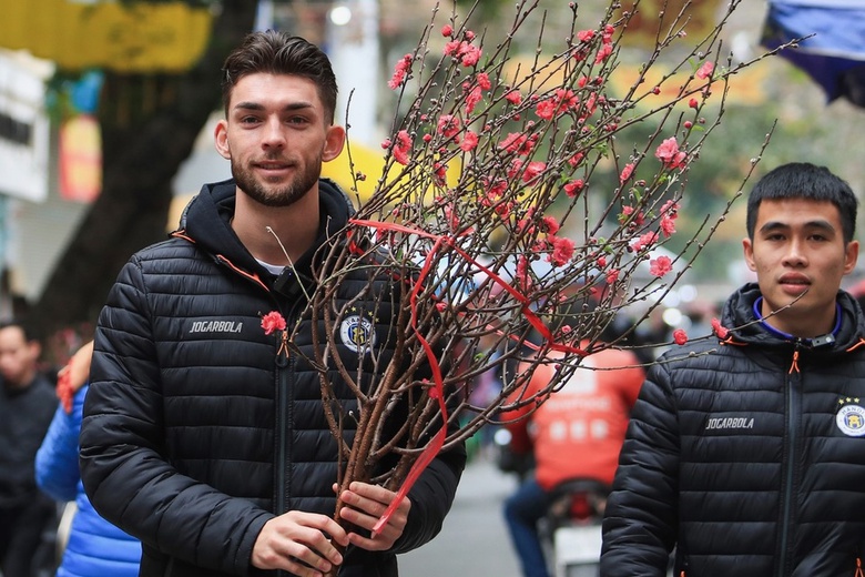 Dàn ngoại binh V-League ăn Tết Việt Nam ra sao?- Ảnh 1. Dàn ngoại binh V-League ăn Tết Việt Nam ra sao?- Ảnh 1.