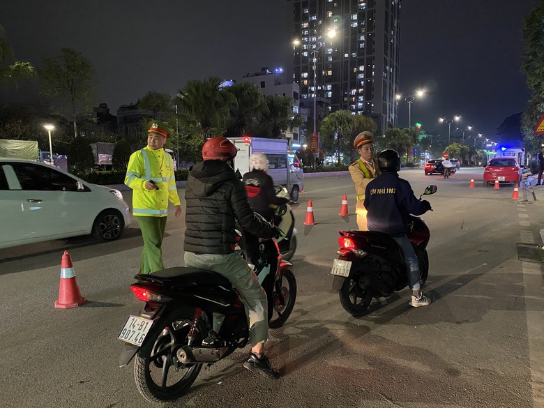 Quyết ngăn tài xế Quyết ngăn tài xế