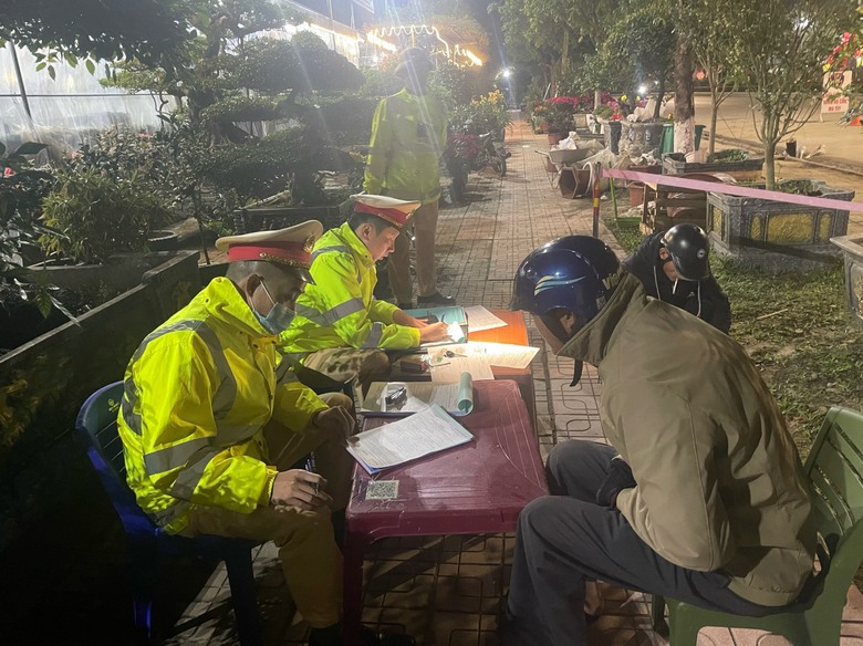 Quyết ngăn tài xế Quyết ngăn tài xế