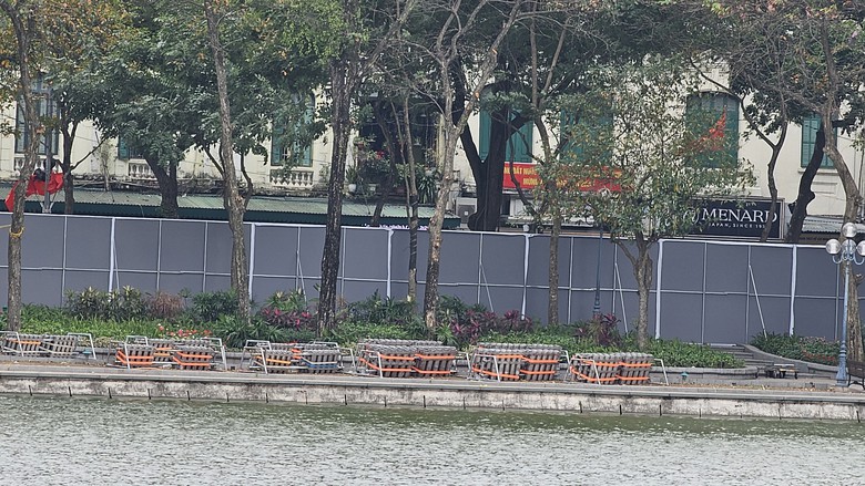 Ph&aacute;o hoa ở hồ Gươm sẵn s&agrave;ng, đường phố H&agrave; Nội trang ho&agrave;ng đ&oacute;n Tết- Ảnh 3.