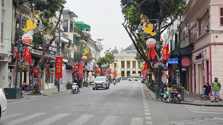 Ph&aacute;o hoa ở hồ Gươm sẵn s&agrave;ng, đường phố H&agrave; Nội trang ho&agrave;ng đ&oacute;n Tết- Ảnh 11.