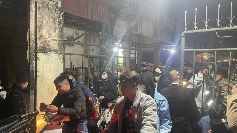 Biển người đổ ra đường xem lễ hội &aacute;nh s&aacute;ng nghệ thuật - Ảnh 5.