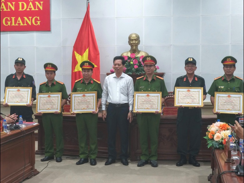 Danh t&iacute;nh đối tượng cầm dao khống chế trẻ mầm non ở Tiền Giang- Ảnh 2.