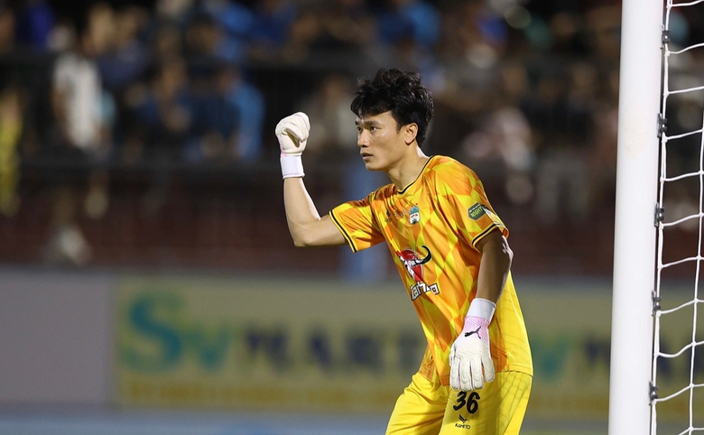 Vừa tỏa sáng trong màu áo HAGL, người hùng Thường Châu đã nhận cú sốc- Ảnh 1. Vừa tỏa sáng trong màu áo HAGL, người hùng Thường Châu đã nhận cú sốc- Ảnh 1.