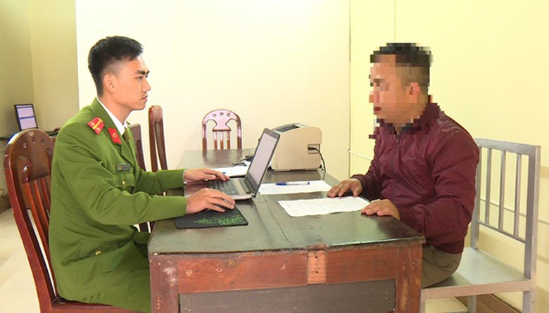 Người biển thủ tiền c&ocirc;ng đức tại đền &ocirc;ng Ho&agrave;ng Mười bị xử l&yacute; ra sao?- Ảnh 1.