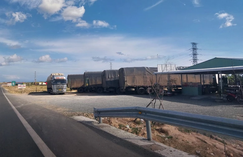 Vụ trạm dừng nghỉ đấu nối tr&aacute;i ph&eacute;p đường dẫn cao tốc: V&igrave; sao vẫn ngang nhi&ecirc;n hoạt động?- Ảnh 2.