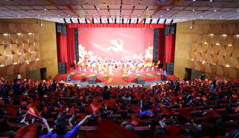 Quảng Ninh h&agrave;ng ng&agrave;n người tham gia lễ ph&aacute;t động phong tr&agrave;o 