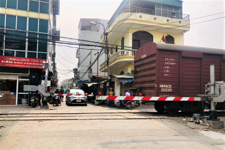 Hơn 1.600 tỷ đầu tư cải tạo, n&acirc;ng cấp đường ngang- Ảnh 1.