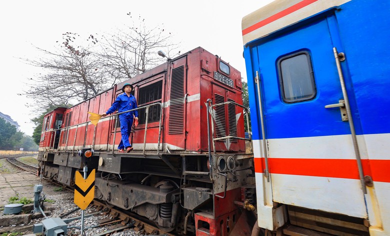 Quy trình nghiêm ngặt - “lá chắn” bảo vệ hành khách trên mỗi chuyến tàu- Ảnh 2. Quy trình nghiêm ngặt - “lá chắn” bảo vệ hành khách trên mỗi chuyến tàu- Ảnh 2.