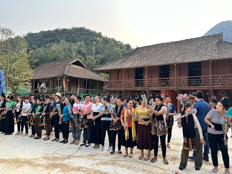 Có gì ở sân khấu thực cảnh