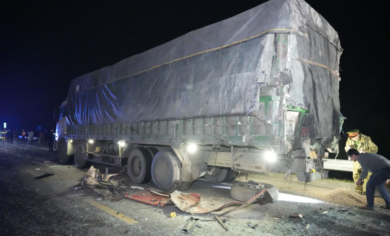 TNGT trên cao tốc Cam Lộ - La Sơn: Ô tô gặp sự cố phải cảnh báo thế nào?- Ảnh 1. TNGT trên cao tốc Cam Lộ - La Sơn: Ô tô gặp sự cố phải cảnh báo thế nào?- Ảnh 1.