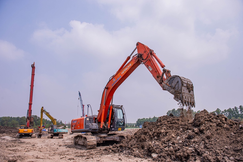 Nhộn nhịp thi c&ocirc;ng tuyến nối s&acirc;n bay Long Th&agrave;nh giữa nắng n&oacute;ng- Ảnh 8.