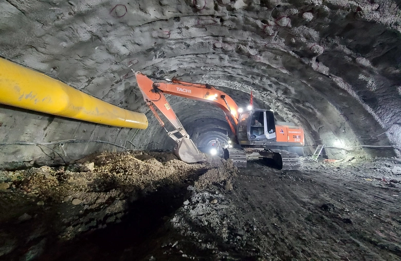 Bứt tốc l&agrave;m 6 hầm xuy&ecirc;n n&uacute;i tr&ecirc;n cao tốc Bắc - Nam- Ảnh 2.