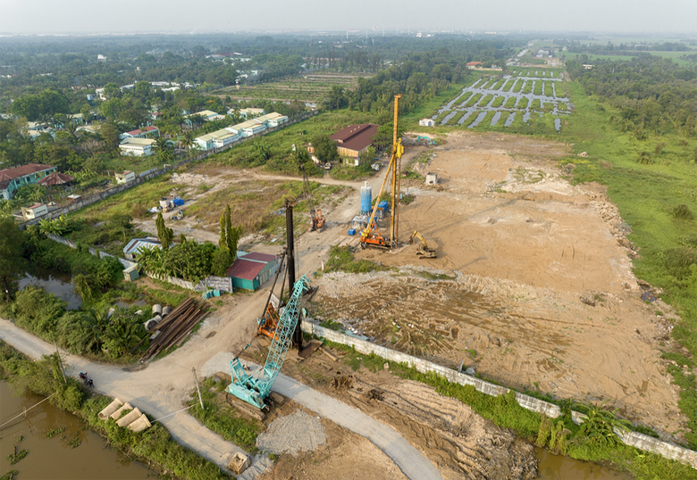 TP.HCM: Giá cát tăng vọt, nhà thầu giao thông “ngồi trên lửa”- Ảnh 1.