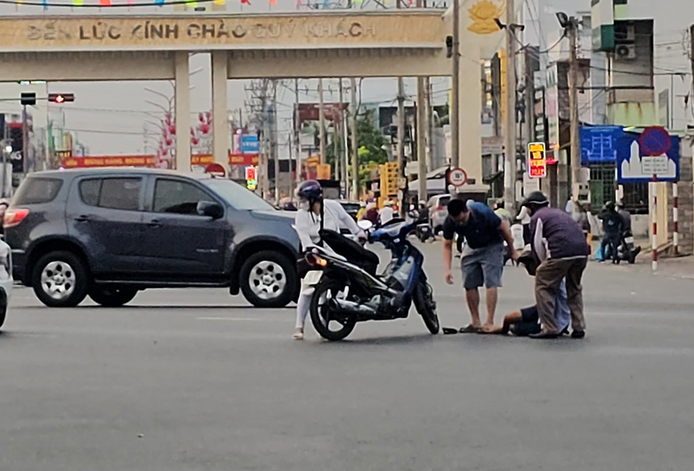 Long An: Tai nạn r&igrave;nh rập ở ng&atilde; tư Long Kim tr&ecirc;n quốc lộ 1- Ảnh 2.