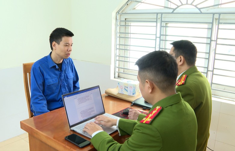 Bắt đối tượng quay l&eacute;n tống tiền cảnh s&aacute;t giao th&ocirc;ng- Ảnh 1.