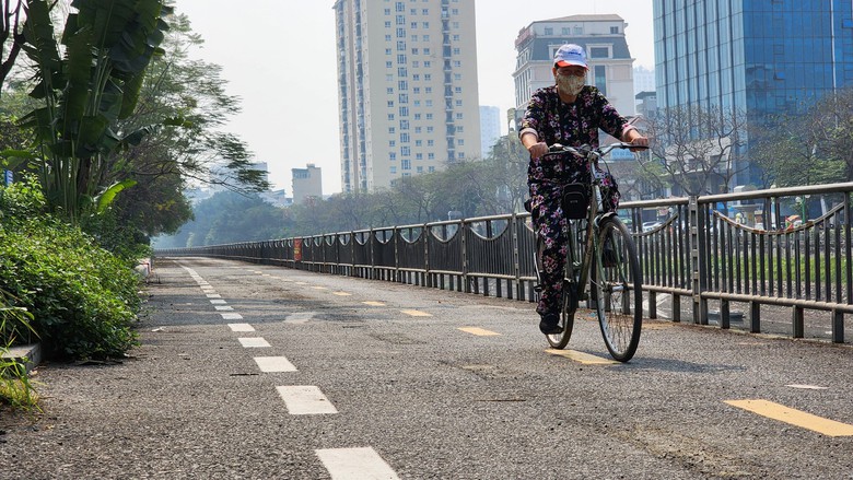 Đường d&agrave;nh ri&ecirc;ng cho xe đạp đầu ti&ecirc;n của H&agrave; Nội 