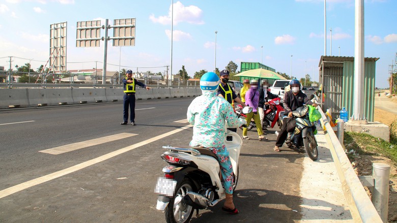 Gần 3 tháng khai thác, hàng trăm xe máy vẫn Gần 3 tháng khai thác, hàng trăm xe máy vẫn