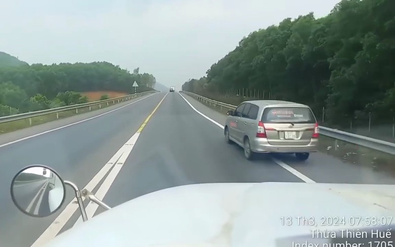 Truy t&igrave;m t&agrave;i xế vượt liều mạng giống vụ 3 người chết tr&ecirc;n cao tốc Cam Lộ - La Sơn